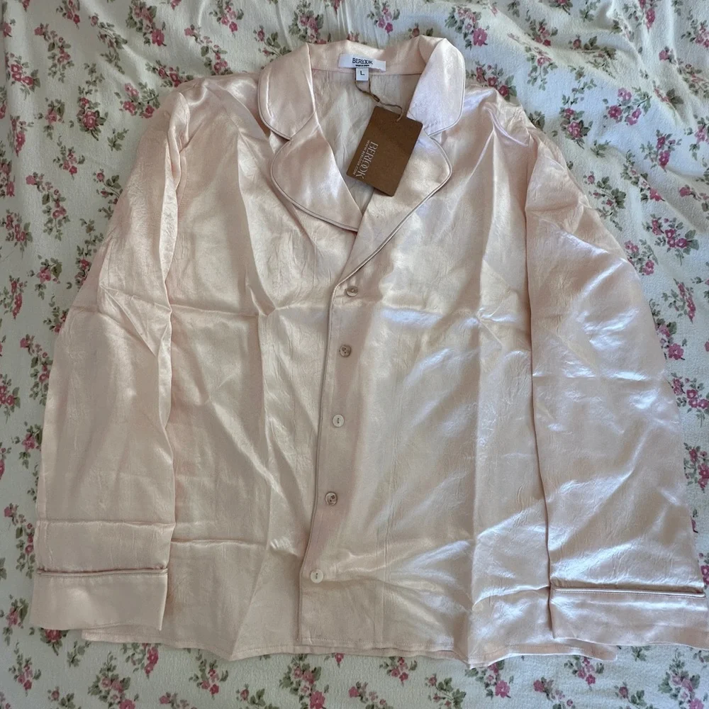 Shell Button Ruched Blouse - Picture 2 of 2